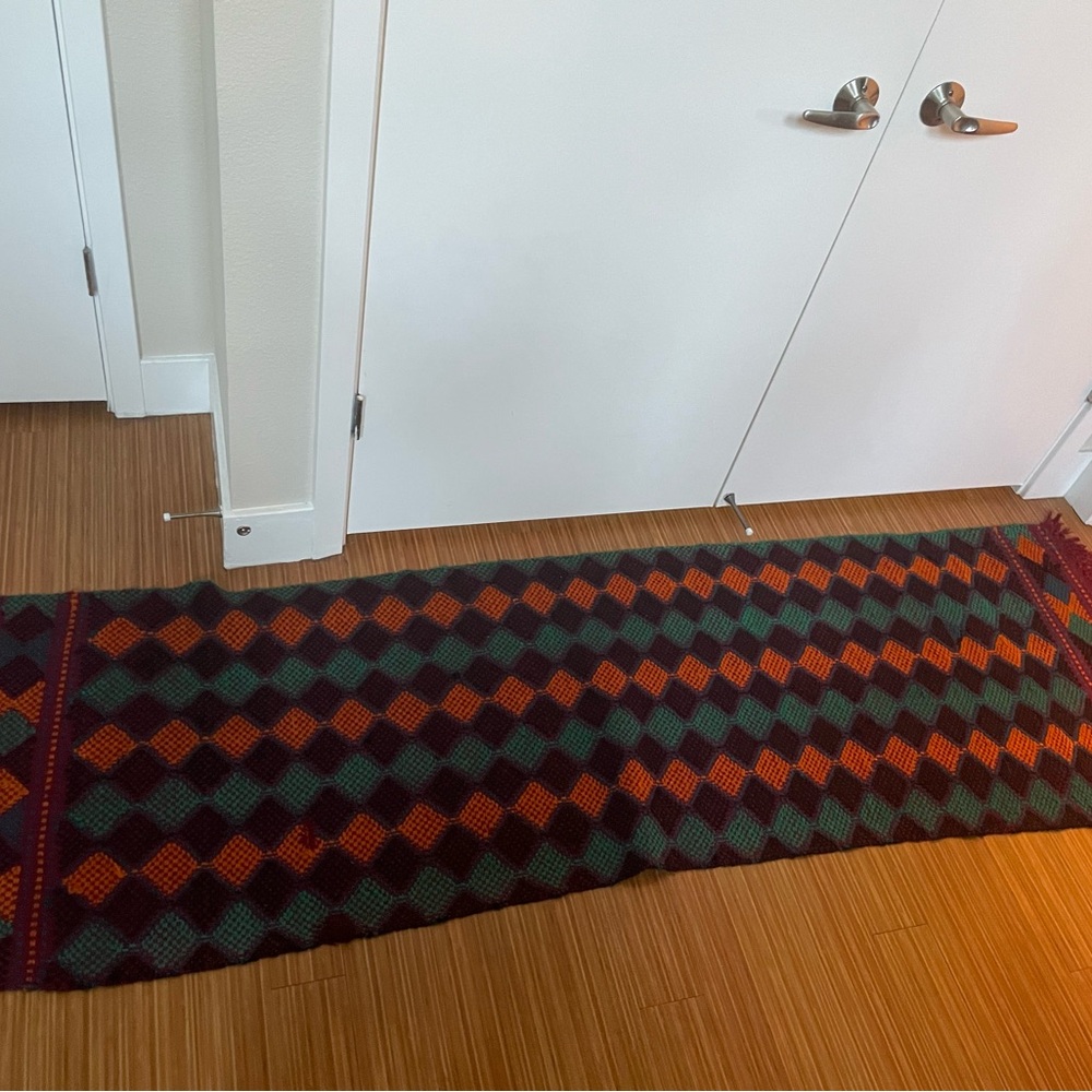 Hand woven wool rug from Bosnia & Herzegovina